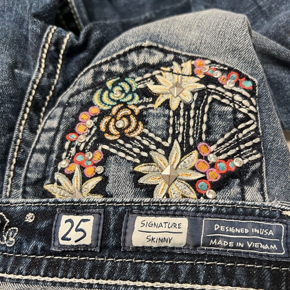 Miss Me Skinny Jeans - Picture 6 of 10